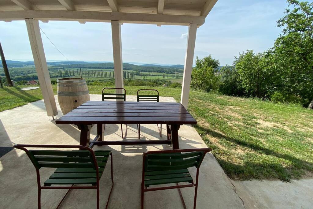 Preshaz A Hegyteton Appartement Pécsely Buitenkant foto